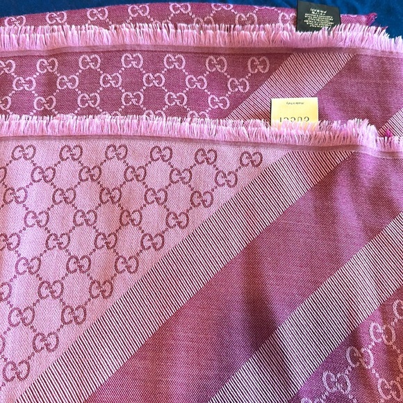 Gucci Monogram Scarf - Picture 5 of 8